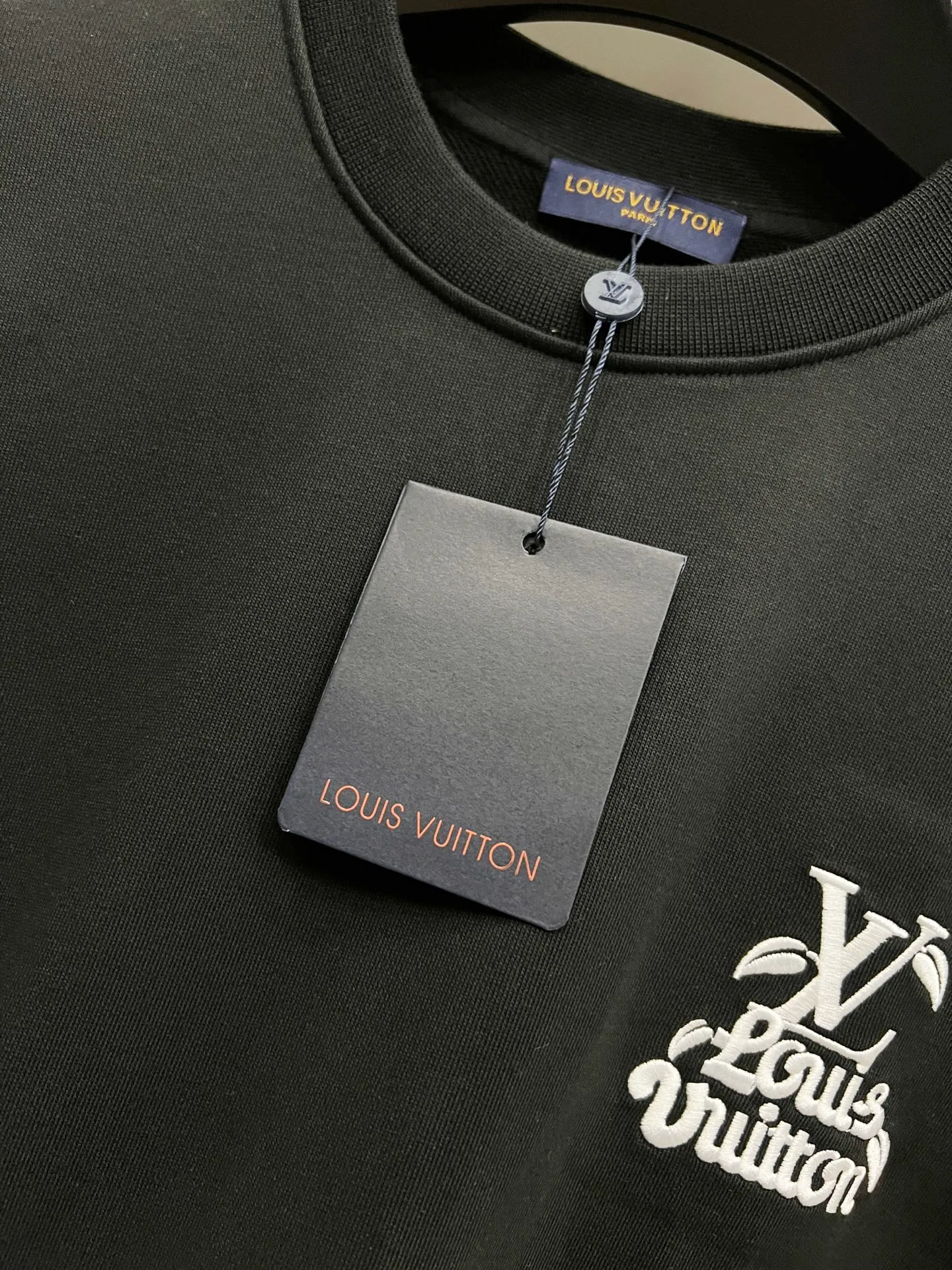 🅿️290 1v Louis* 2025 autumn and winter new style, customized 430g double yarn fabric, round neck long-sleeved sweatshirt, colorful three-dimensional towel embroidery design, high-end version! The same loose version for men and women S M L XL XXL five sizes color black white